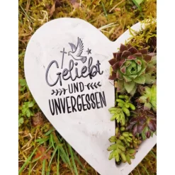 Bepflanztes Herz aus Beton mit Schriftzug Grabschmuck Trauer Grabgesteck Grabherz Personalisierbar