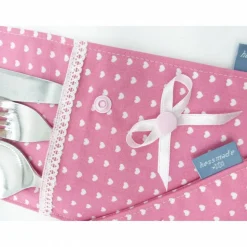 Bestecktasche Herzen mit Spitze und abnehmbarem Satinschleifchen verziert