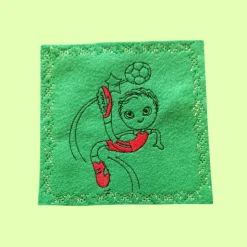 bestickte Filz-Untersetzer für den Fussball-Abend, eckig,grün, Größe ca.12 x 12 cm, Fussball-Dekoration