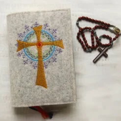 Bestickte Gotteslobhülle aus Filz *Kreuz mit Ornamente *individuell angefertigt