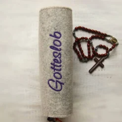 Bestickte Gotteslobhülle aus Filz *Kreuz mit Ornamente *individuell angefertigt
