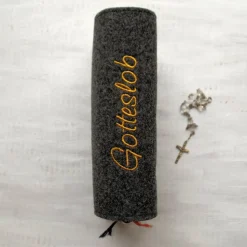 Bestickte Gotteslobhülle aus Filz *Spruch 