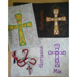 Bestickte Gotteslobhülle aus Filz *Kreuz mit verschlungenem Hintergrund *individuell angefertigt