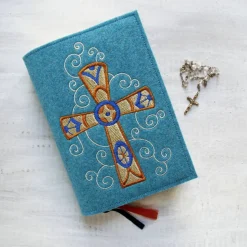 Bestickte Gotteslobhülle aus Filz *Kreuz mit verschlungenem Hintergrund *individuell angefertigt