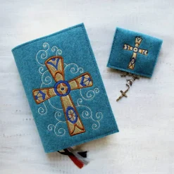 Bestickte Gotteslobhülle aus Filz *Kreuz mit verschlungenem Hintergrund *individuell angefertigt