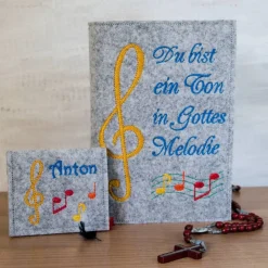 Bestickte Gotteslobhülle aus Filz *Du bist ein Ton in Gottes Melodie 2 *individuell angefertigt