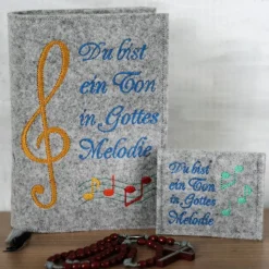 Bestickte Gotteslobhülle aus Filz *Du bist ein Ton in Gottes Melodie 2 *individuell angefertigt