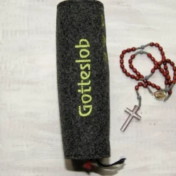 Bestickte Gotteslobhülle aus Filz *Du gehst mit Regenbogen *individuell angefertigt