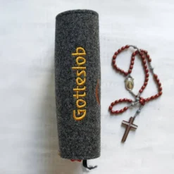 Bestickte Gotteslobhülle aus Filz *Du bist ein Ton in Gottes Melodie 3 *individuell angefertigt