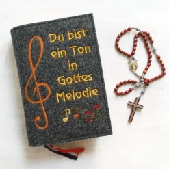 Bestickte Gotteslobhülle aus Filz *Du bist ein Ton in Gottes Melodie 3 *individuell angefertigt