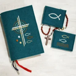 Bestickte Gotteslobhülle aus Filz *Doppelkreuz *individuell angefertigt