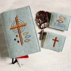 Bestickte Gotteslobhülle aus Filz *Doppelkreuz *individuell angefertigt