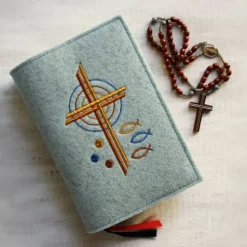 Bestickte Gotteslobhülle aus Filz *Doppelkreuz *individuell angefertigt