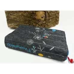 Bestickte Gotteslobhülle aus Filz mit Namen – Geschenk zur Kommunion & Konfirmation