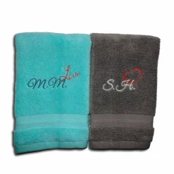 Bestickte personalisierte Gästehandtücher Mr. & Mrs. Love Monogramm Frotteetuch 2er Set Geschenk für Verliebte Deko Bad