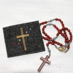 Bestickte Rosenkranztasche aus Filz *Motiv Kreuz mit Regenbogensterne *individuell angefertigt