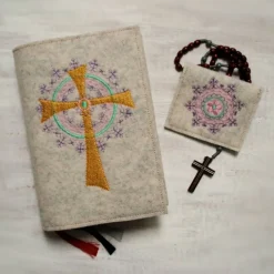 Bestickte Rosenkranztasche aus Filz *Motiv Blume mit Ornamenten *individuell angefertigt