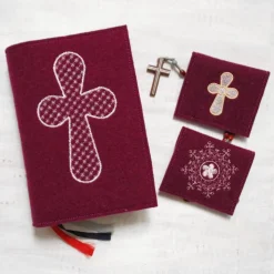 Bestickte Rosenkranztasche aus Filz *Motiv Blume mit Ornamenten *individuell angefertigt