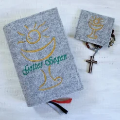 Bestickte Rosenkranztasche aus Filz *Motiv Kelch *individuell angefertigt