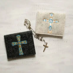 Bestickte Rosenkranztasche aus Filz *Motiv Kreuz unterteilt *individuell angefertigt