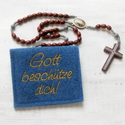 Bestickte Rosenkranztasche aus blauem Filz mit goldenem Spruch "Gott beschütze dich" *sofort versandfertig