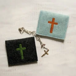 Bestickte Rosenkranztasche aus Filz *Kreuz einfach *individuell angefertigt