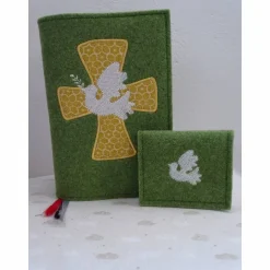 Bestickte Rosenkranztasche aus grünem Filz mit weißer Taube *sofort versandfertig