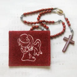 Bestickte Rosenkranztasche aus weinrotem Filz mit weißem betenden Engel *sofort versandfertig