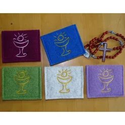 Bestickte Rosenkranztasche aus Filz *Motiv Kelch *individuell angefertigt