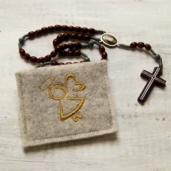 Bestickte Rosenkranztasche aus Filz *Motiv Engel fliegend *individuell angefertigt