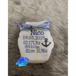 Bestickte Windel mit Geburtsdaten oder Spruch