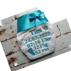 Bestickte Windel mit Namen