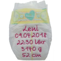 Bestickte Windel mit Namen