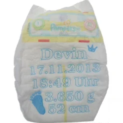 Bestickte Windel mit Namen