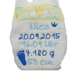 Bestickte Windel mit Namen