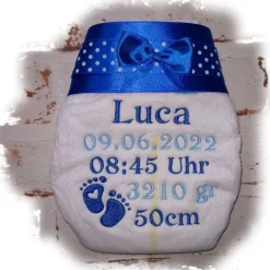 Bestickte Windel mit Namen