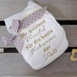Bestickte Windel mit Spruch: Die goldene Windel für die beste Hebamme