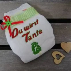 Bestickte Windel mit Spruch: Du wirst Tante