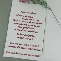 bestickte Zeugnismappe personalisiert aus Filz – Geschenk zum Schulanfang für Mädchen