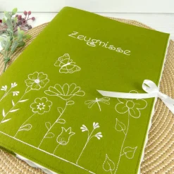 bestickte Zeugnismappe personalisiert aus Filz – Geschenk zum Schulanfang für Mädchen
