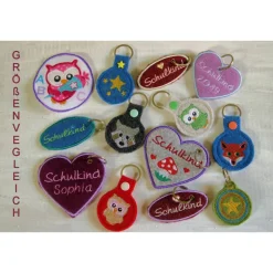 Bestickter Herz-Schlüsselanhänger aus Filz 