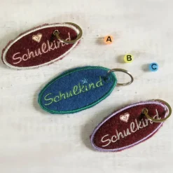 Bestickter Schlüsselanhänger aus Filz 