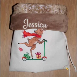 Bestickter Weihnachtsbeutel Nikolausbeutel weihnachtlicher Geschenkbeutel personalisierter Wunschname flauschige Krempe