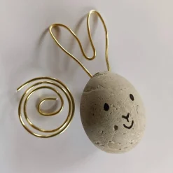 Beton-Ei als Oster-Hase...  ...und nun zum Osterhasen