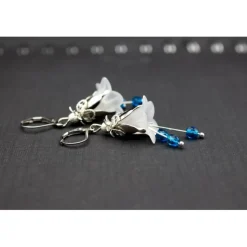 Blütenohrringe in weiß und blau, Ohrringe,  Glockenblumen, Schmuck für Frauen Geschenk, Hochzeit, silberfarben