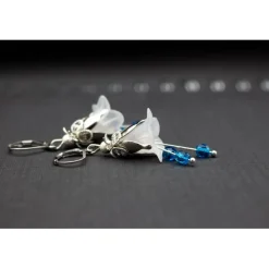 Blütenohrringe in weiß und blau, Ohrringe,  Glockenblumen, Schmuck für Frauen Geschenk, Hochzeit, silberfarben