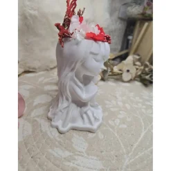 Blumenmädchen Bella mit Katze aus Raysin und echten Trockenblumen – Handgefertigte Dekofigur