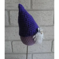 Blumenstecker / Pflanzenstecker Wichtel mit Kulleraugen - lila/flieder