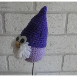 Blumenstecker / Pflanzenstecker Wichtel mit Kulleraugen - lila/flieder