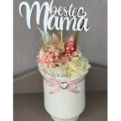 blumiges Muttertags Gesteck in frisches Farben und vielen verschiedenen Trockenblumen